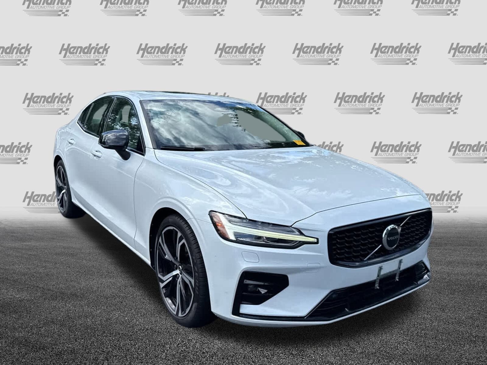 2023 Volvo S60 Core photo 2