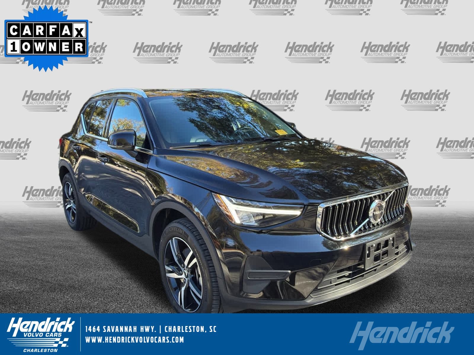 2025 Volvo XC40 Core's photo