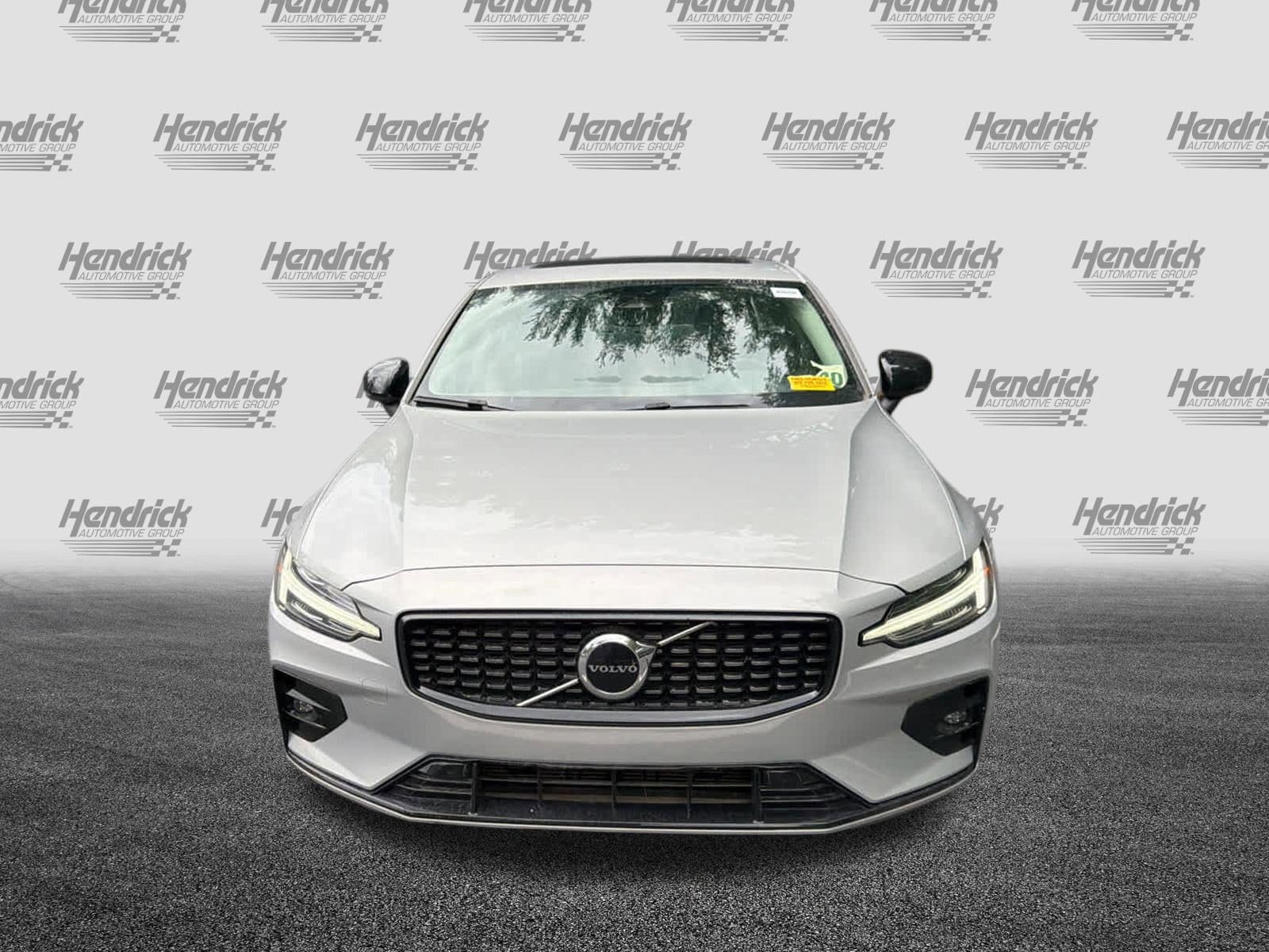 2024 Volvo S60 Core Dark Theme photo 5