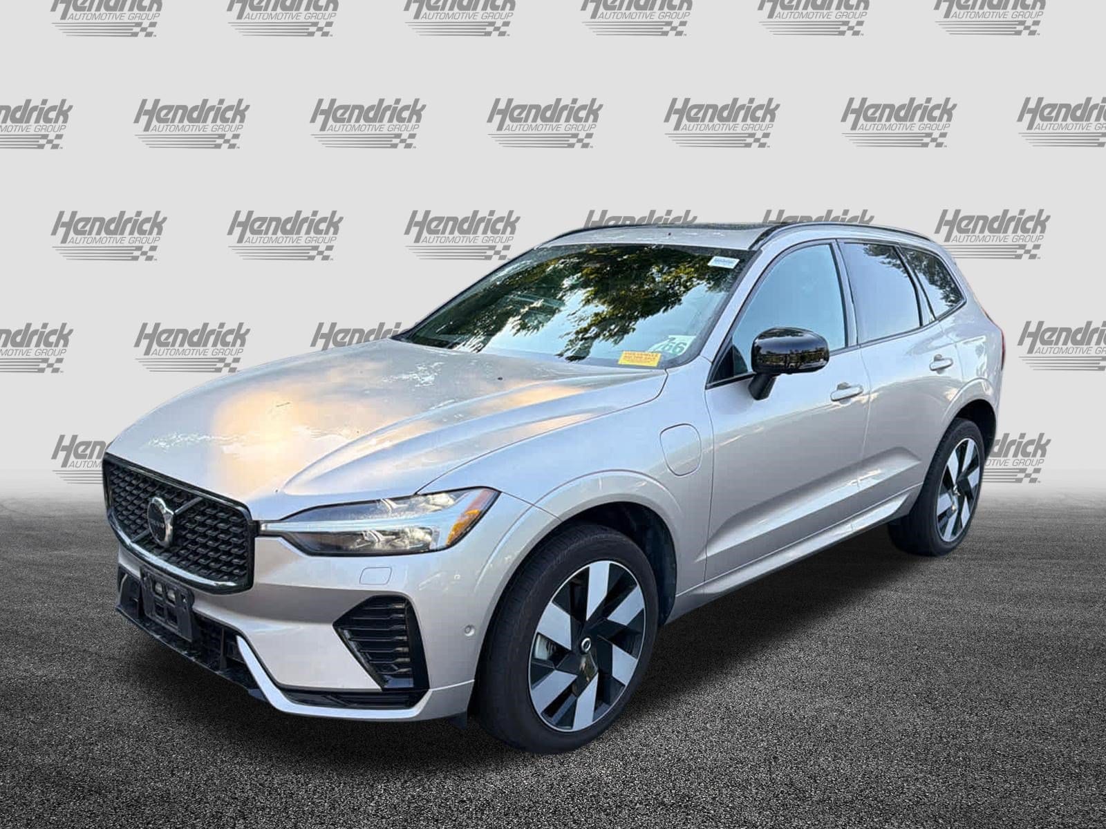 Volvo XC60 Recharge Plug-In Hybrid Plus Dark Theme