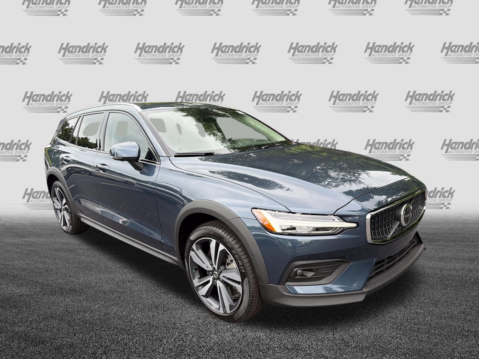 Volvo V60 Cross Country B5 Plus