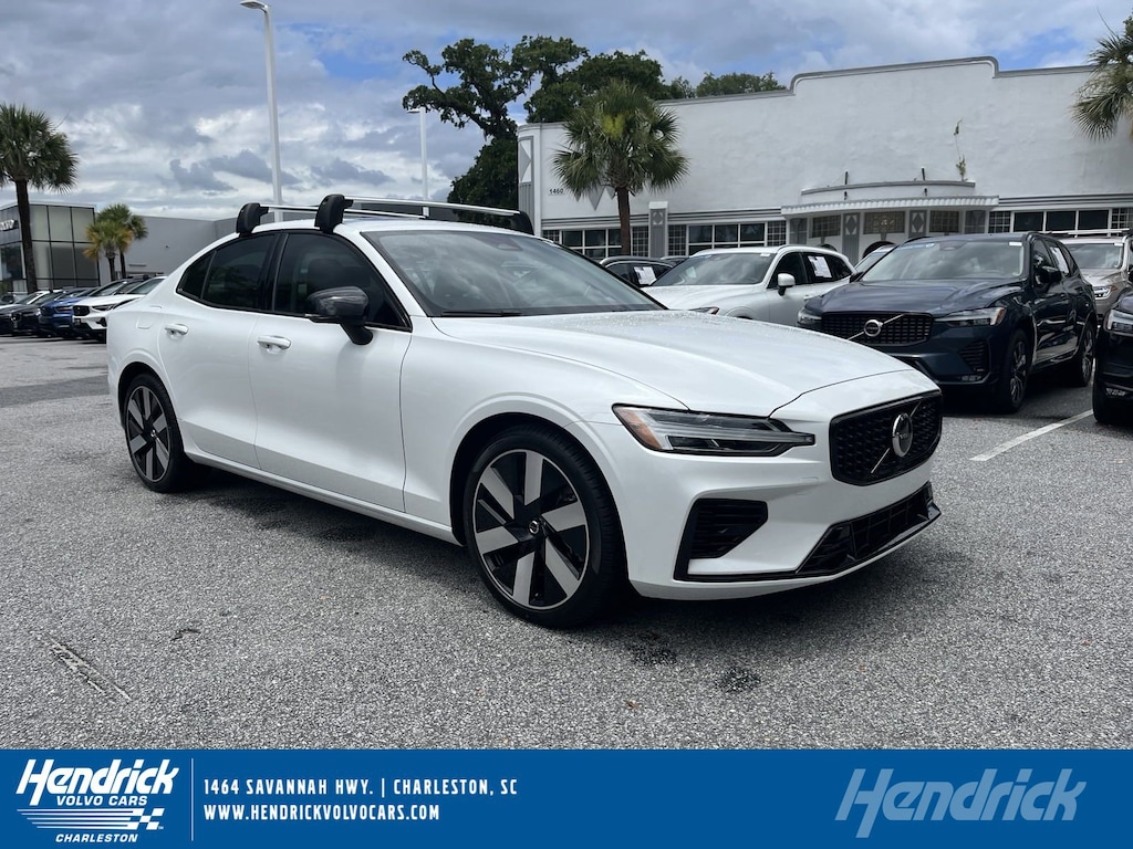 New 2024 Volvo S60 Recharge Plug-In Hybrid Core Dark Theme Sedan