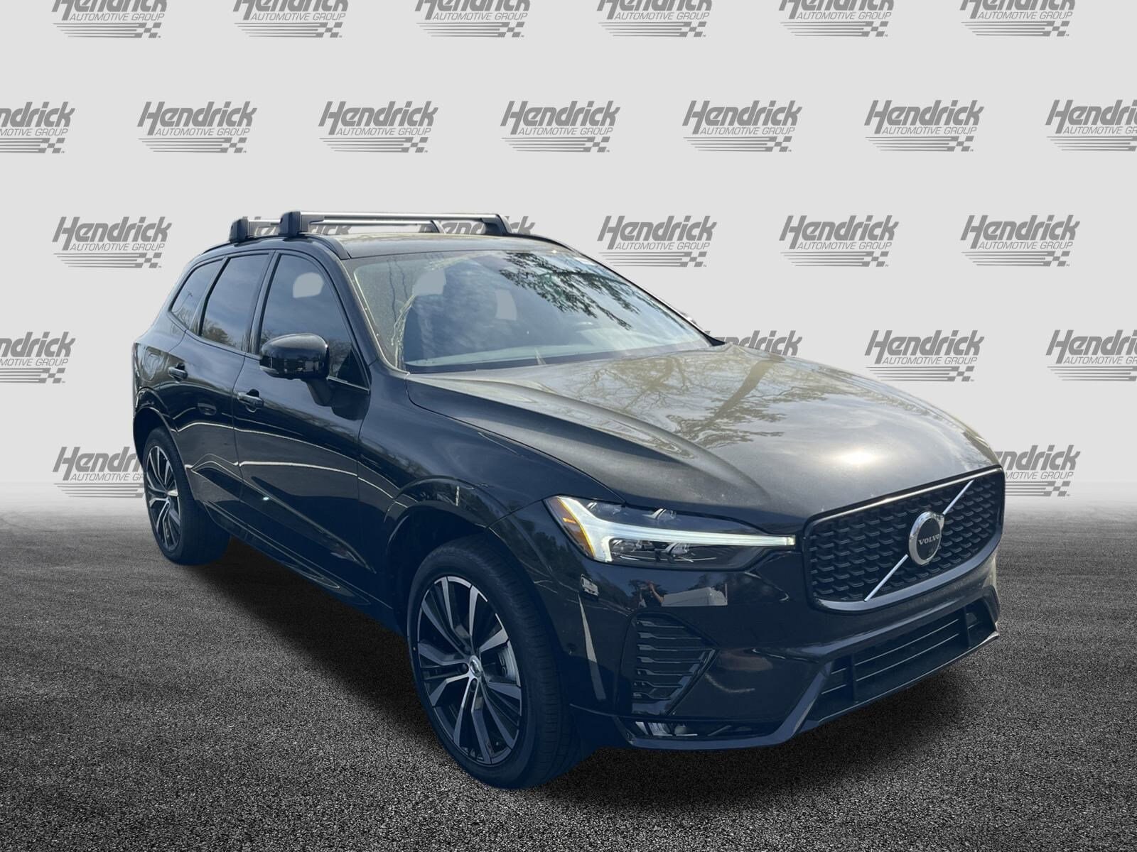 2025 Volvo XC60 B5 Plus photo 2