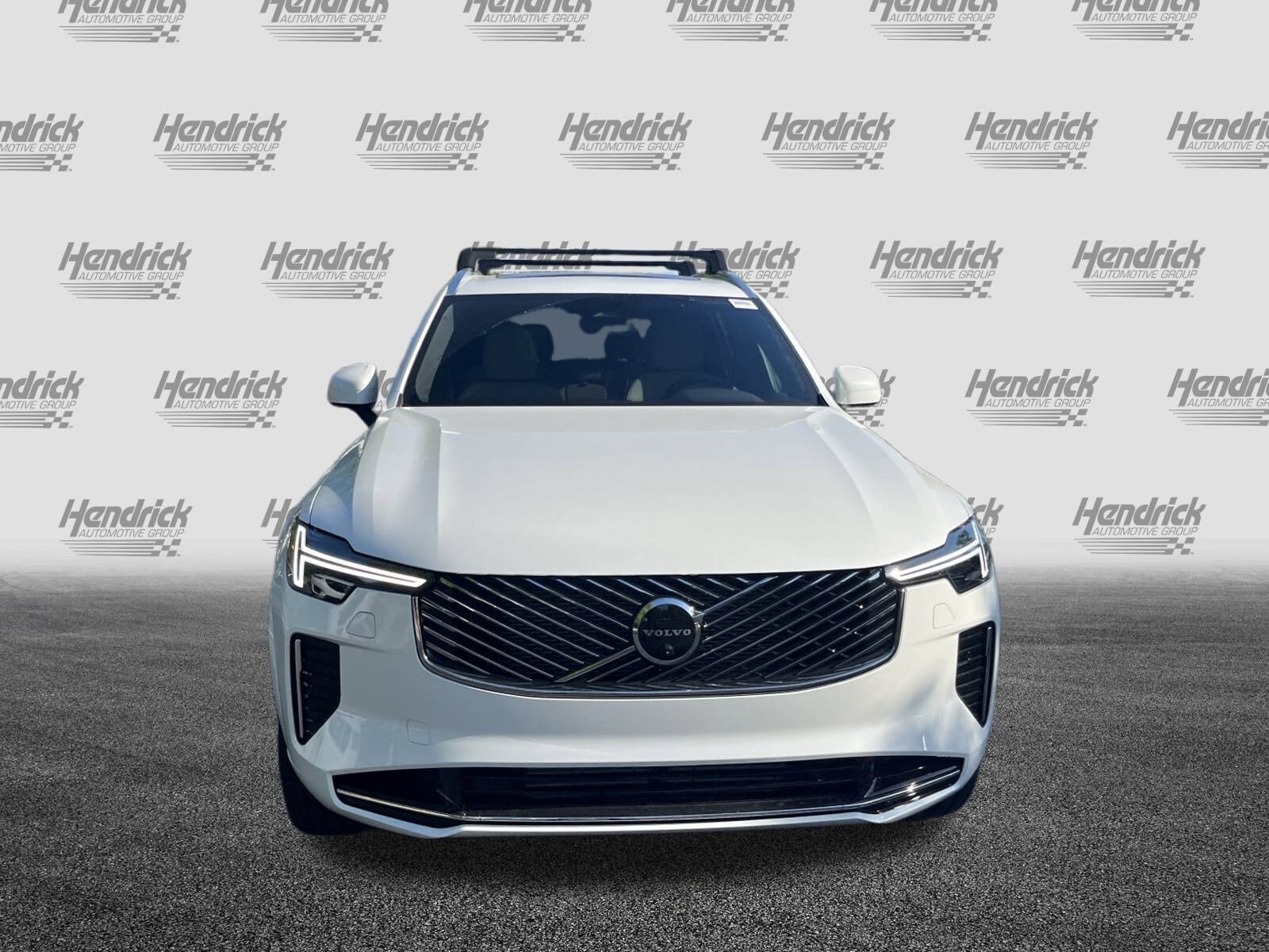 2025 Volvo XC90 T8 Plus photo 2