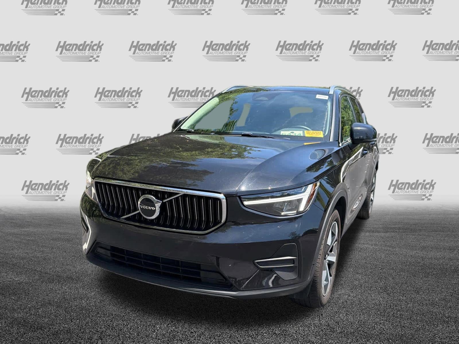 2025 Volvo XC40 Core Bright Theme photo 4