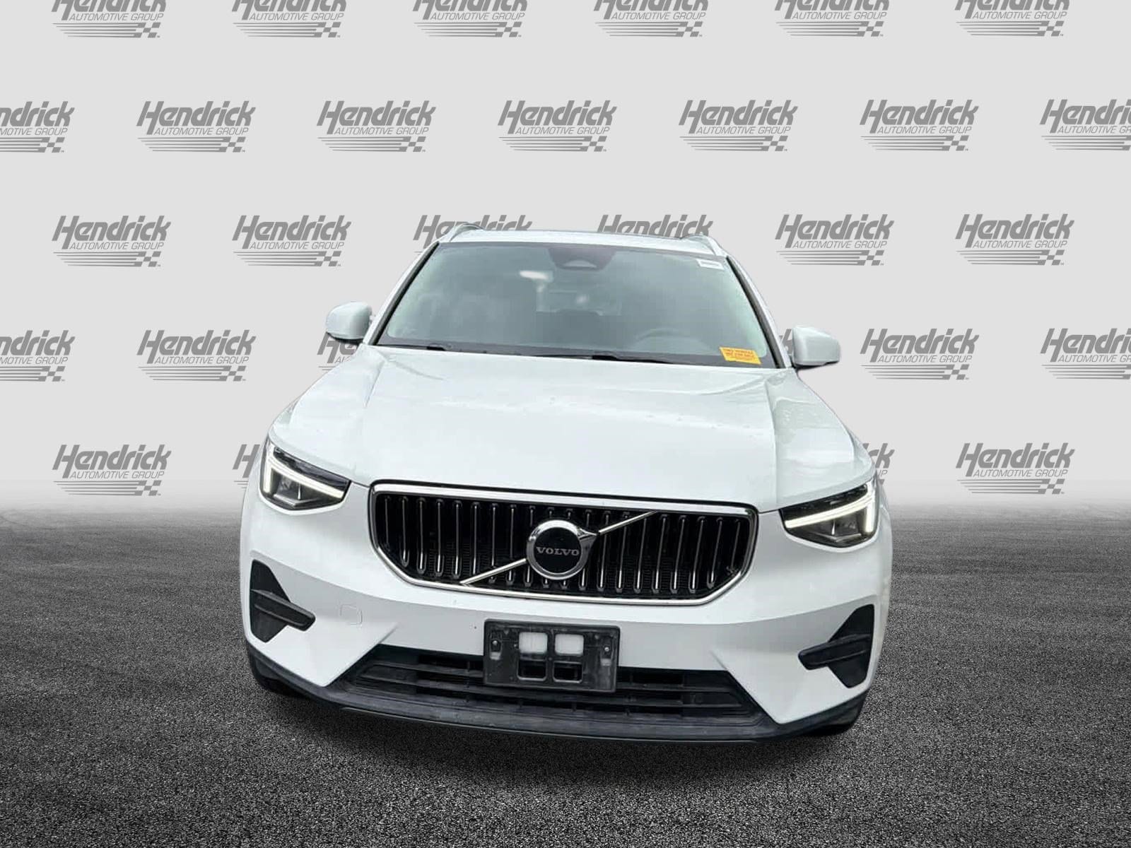 2025 Volvo XC40 Core Bright Theme photo 4