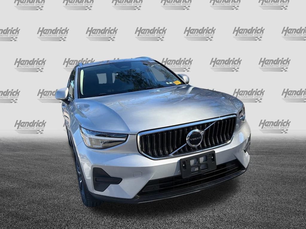 Certified 2025 Volvo XC40 Core Bright Theme SUV