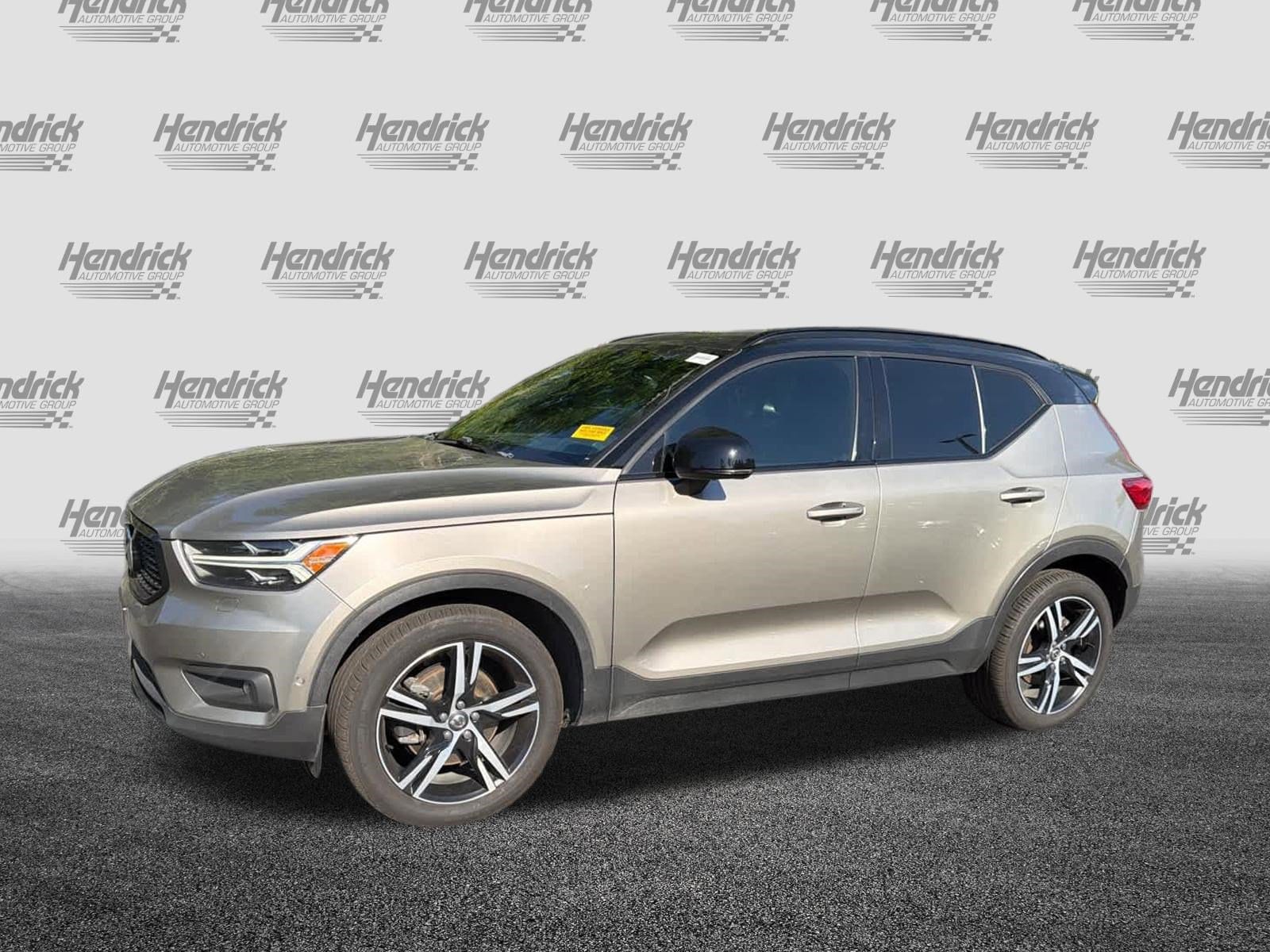 2022 Volvo XC40 R-Design photo 3