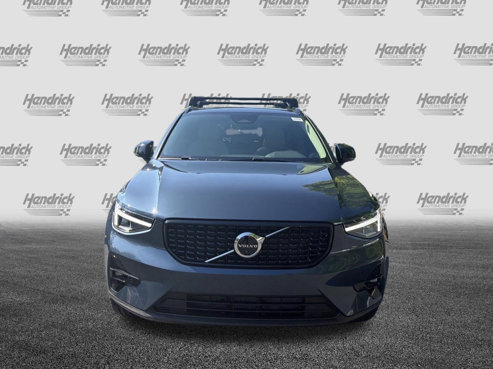 2026 Volvo XC40 Plus photo 3
