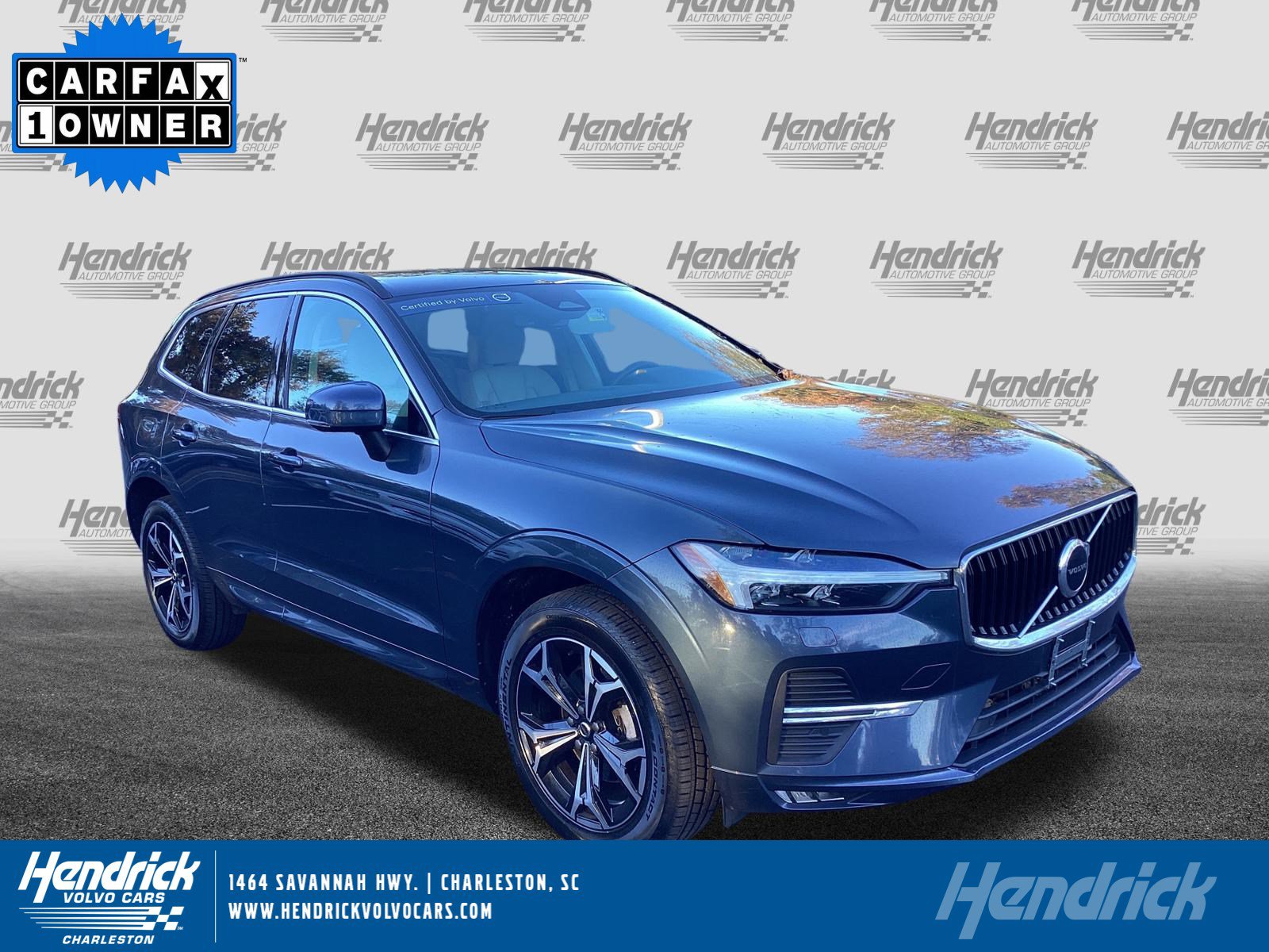 2022 Volvo XC60 Momentum's photo