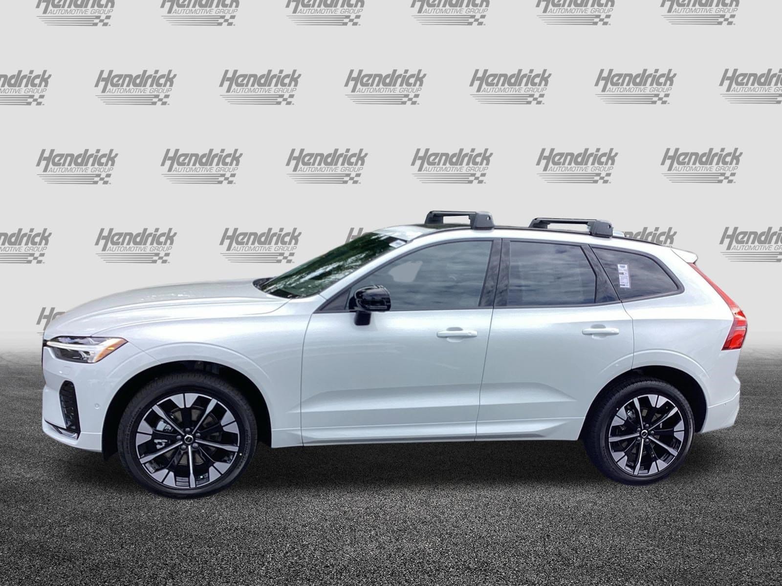 2026 Volvo XC60 Plus photo 4