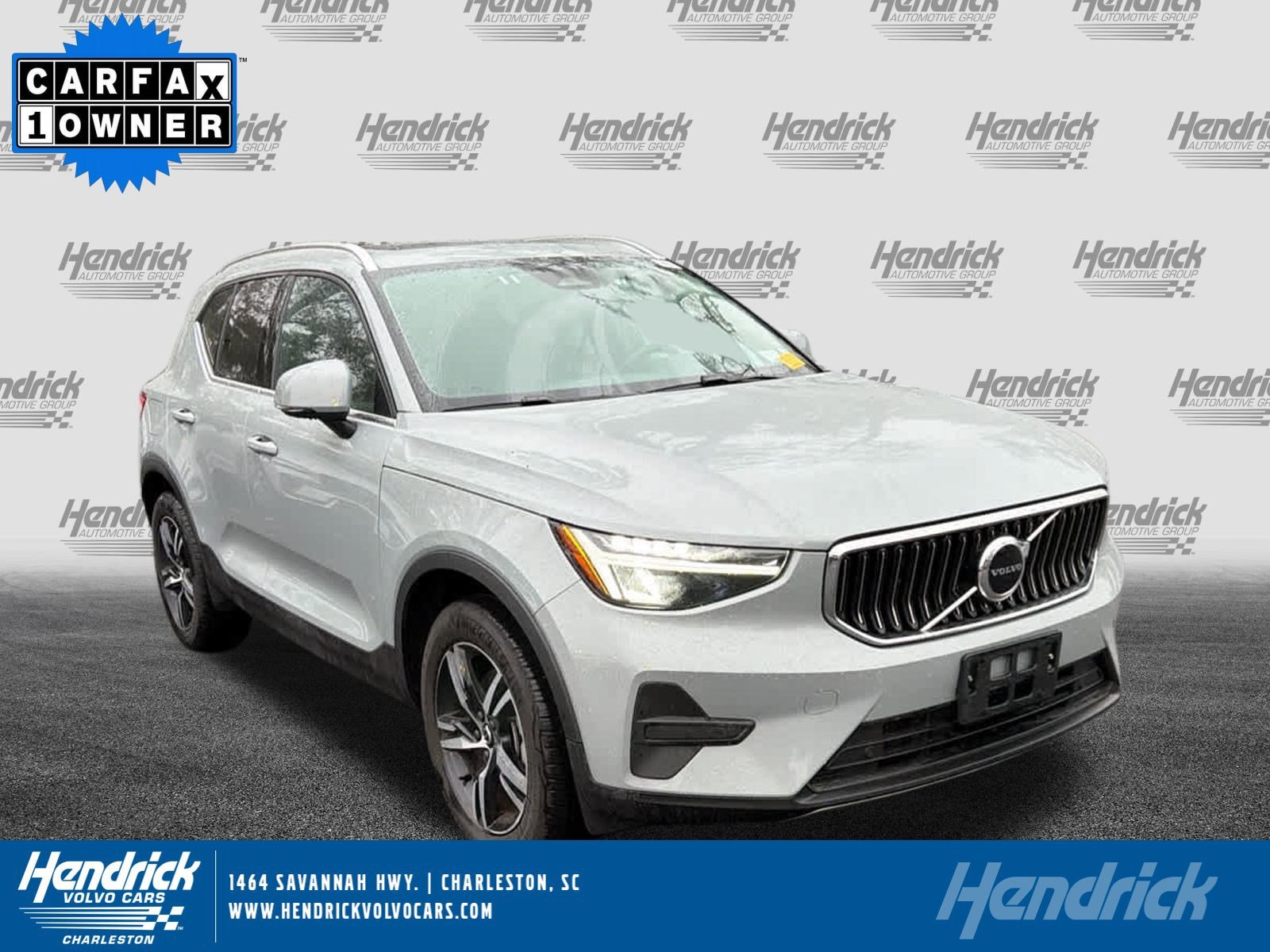 2025 Volvo XC40 Core's photo