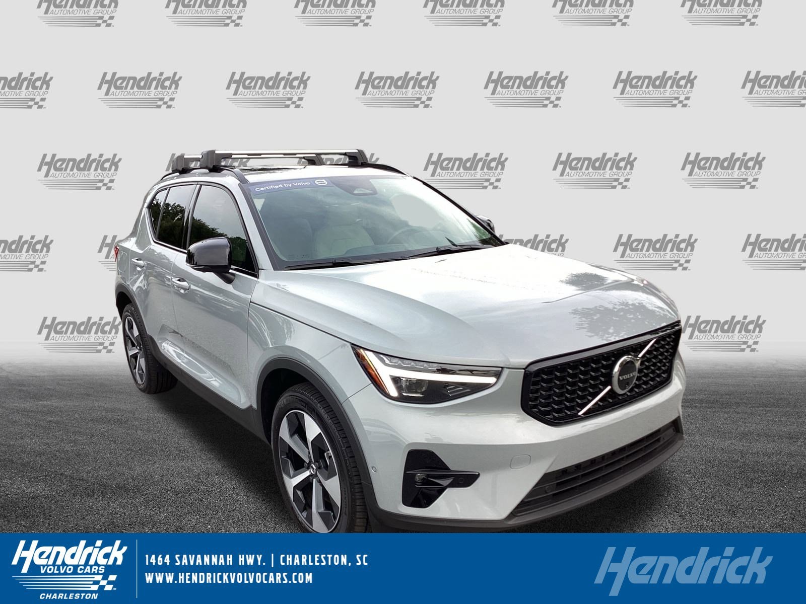 2025 Volvo XC40 SUV 