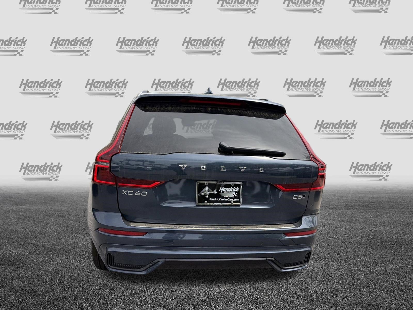 2026 Volvo XC60 Plus photo 3