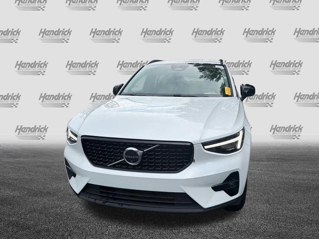 Certified 2025 Volvo XC40 Ultra Dark Theme SUV