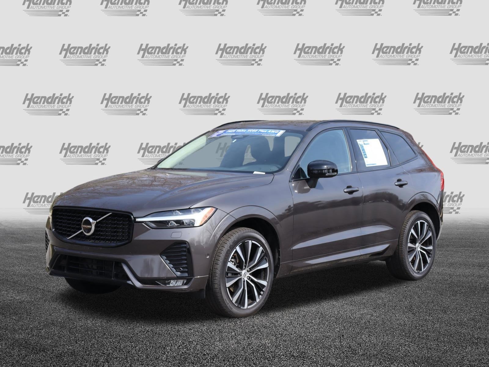 2025 Volvo XC60 Plus photo 4