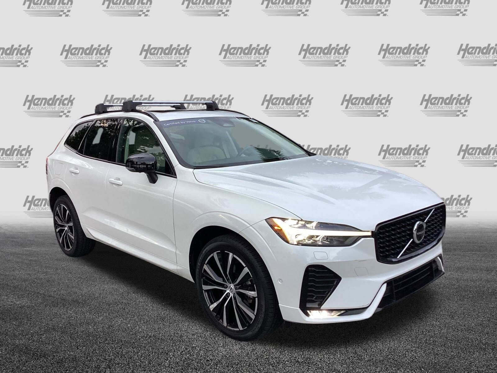 2023 Volvo XC60 Plus photo 2