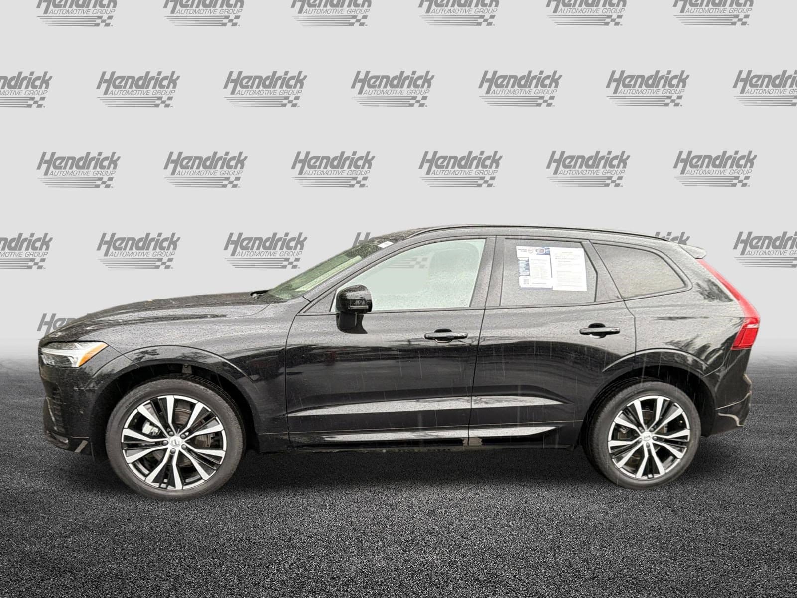 2023 Volvo XC60 Plus Dark Theme photo 6