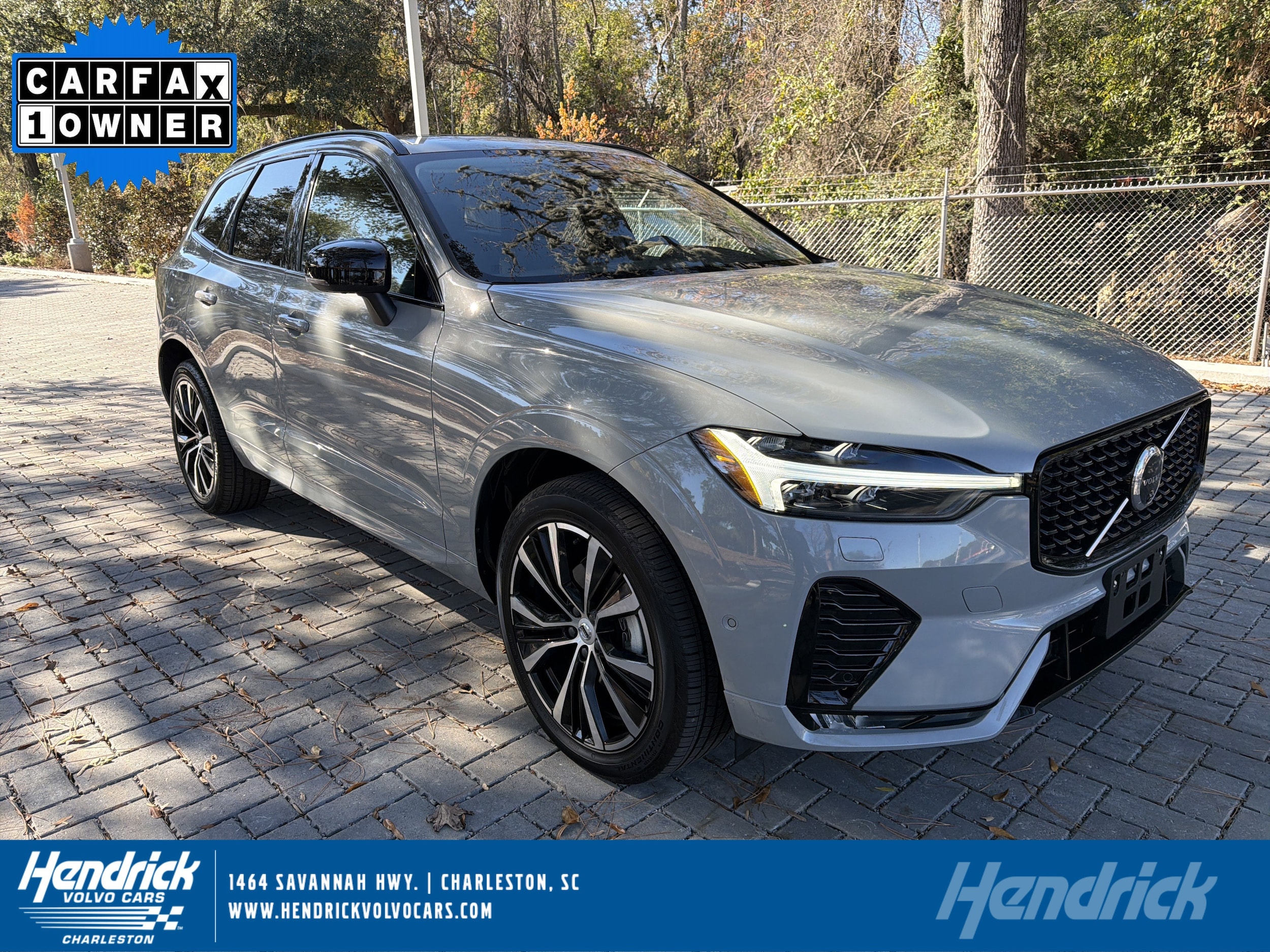 2025 Volvo XC60 Plus's photo