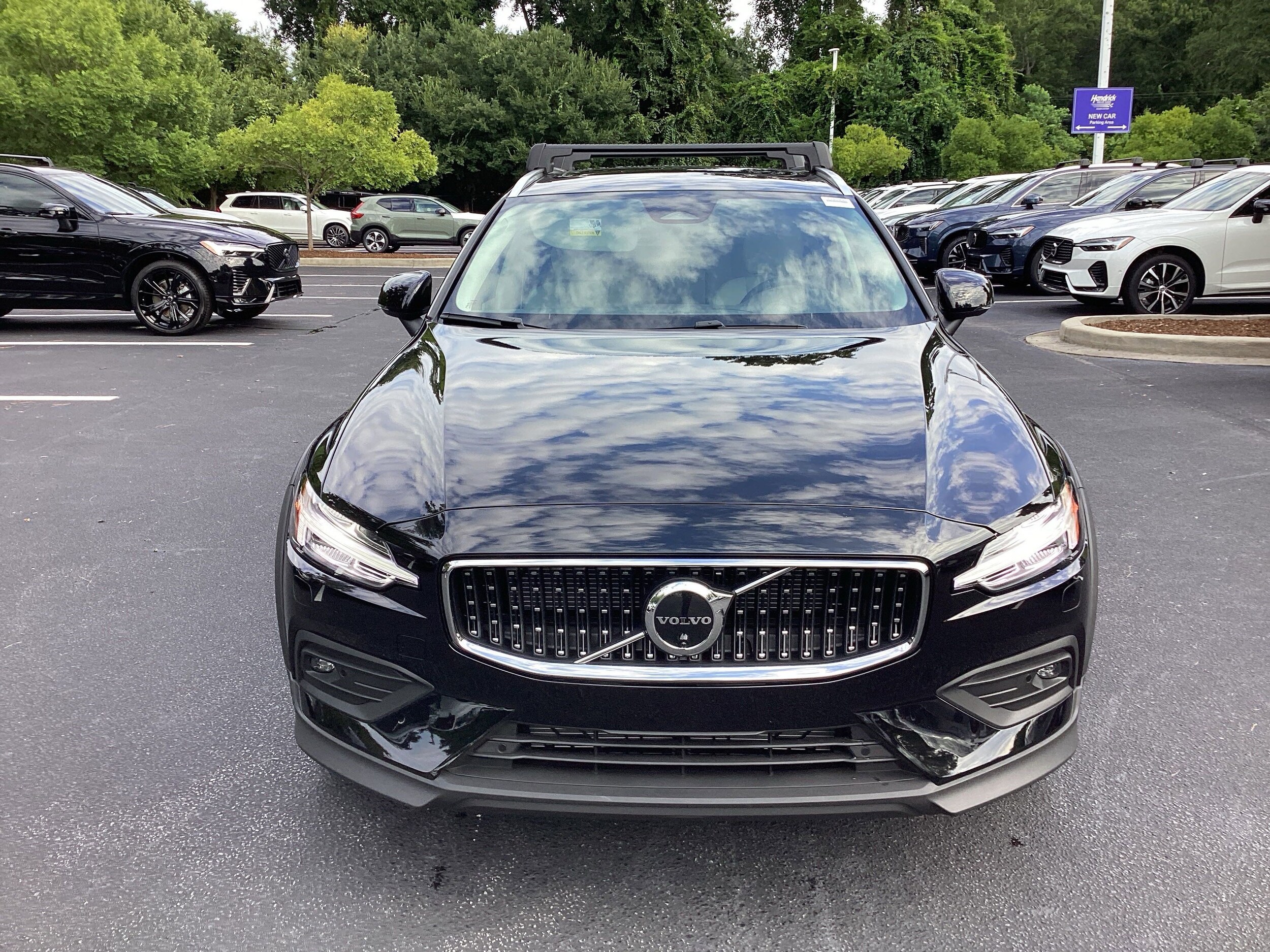 2026 Volvo V60 Cross Country B5 Plus photo 3