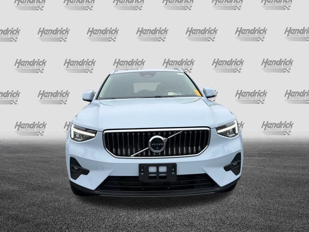 Used 2025 Volvo XC40 Core Bright Theme SUV