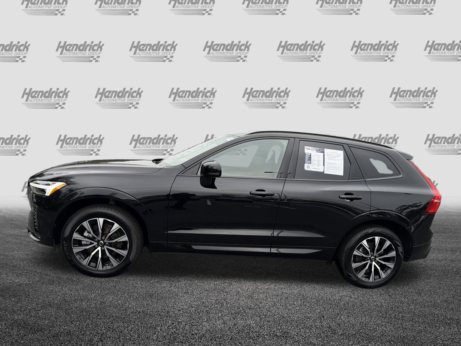 2025 Volvo XC60 Plus photo 6