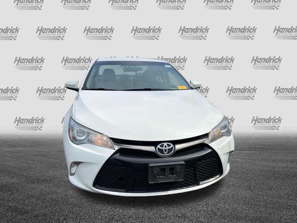 Used 2015 Toyota Camry SE Sedan