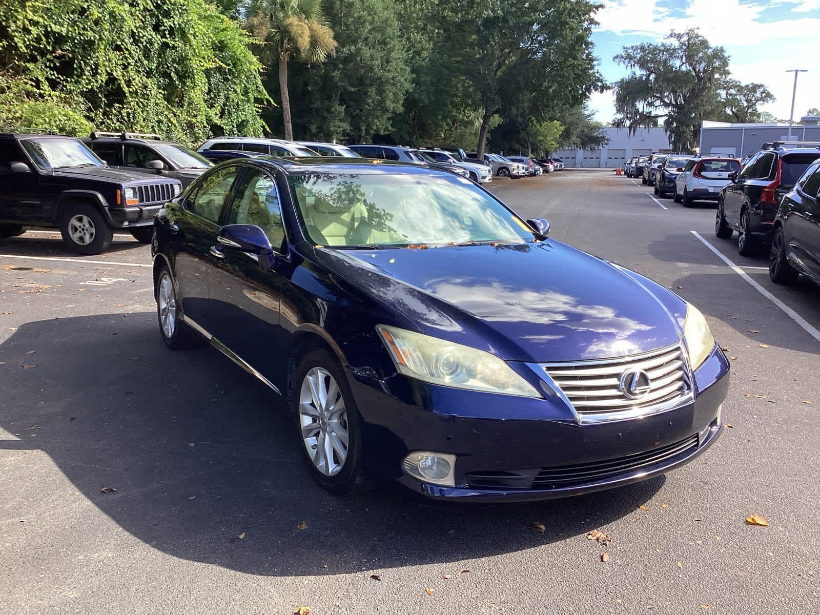 2011 Lexus ES 350 photo 3