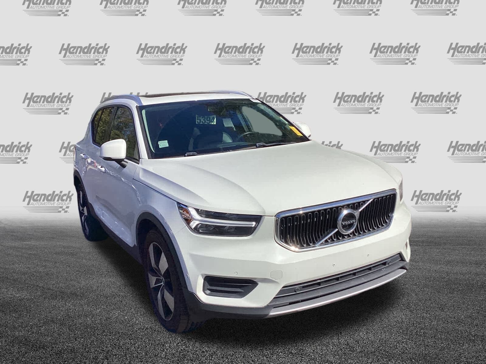 2019 Volvo XC40 Momentum photo 3