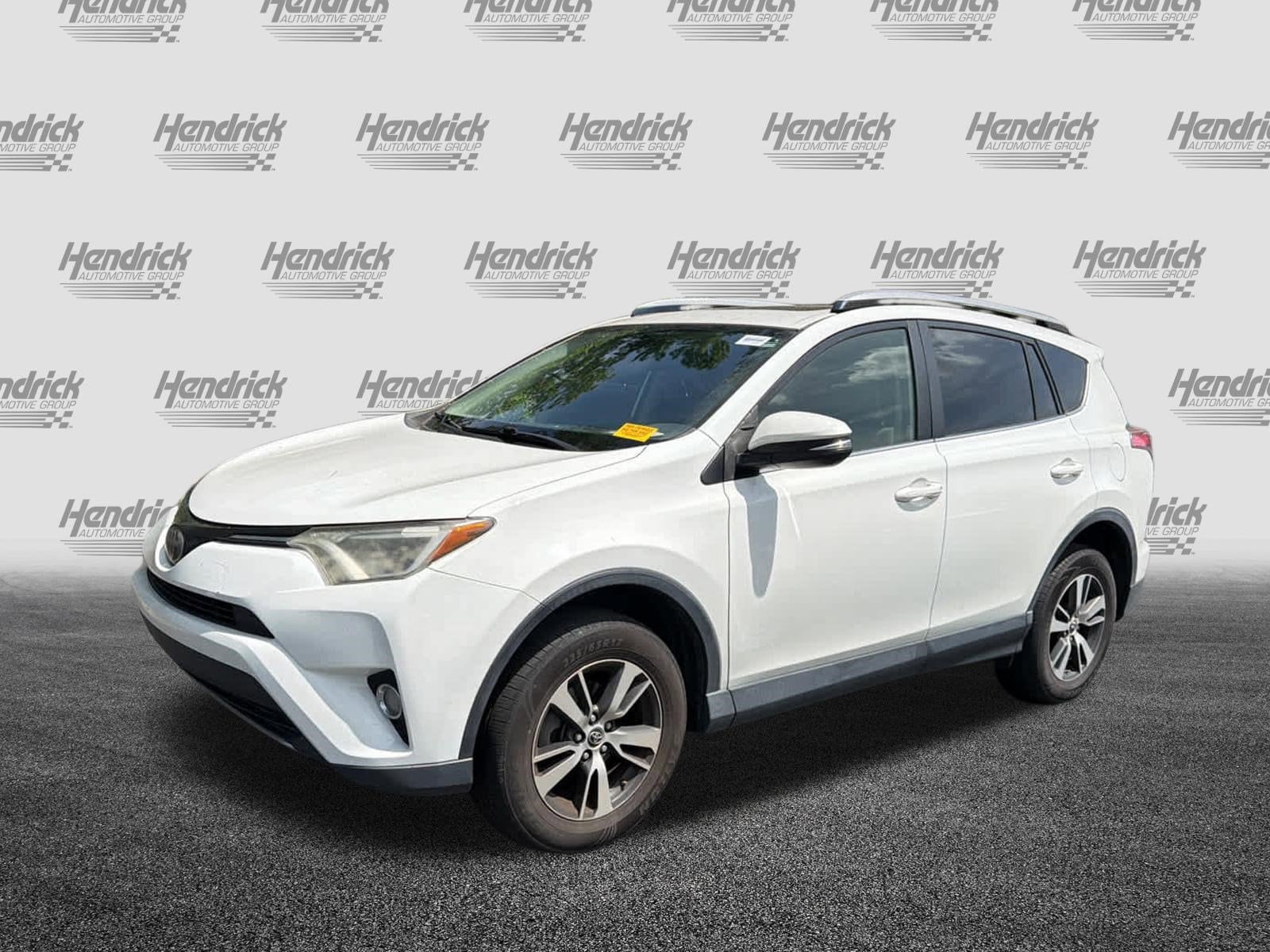 2017 Toyota RAV4 XLE photo 3