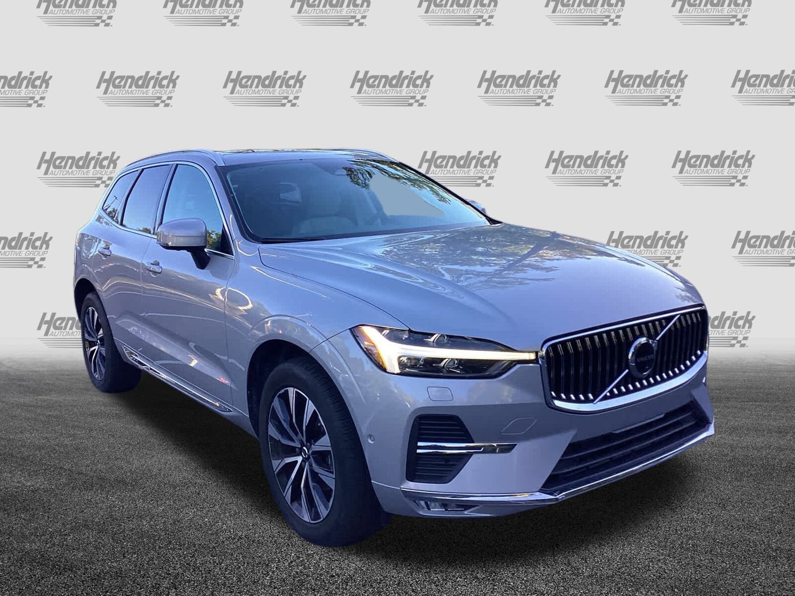 2023 Volvo XC60 Plus photo 2