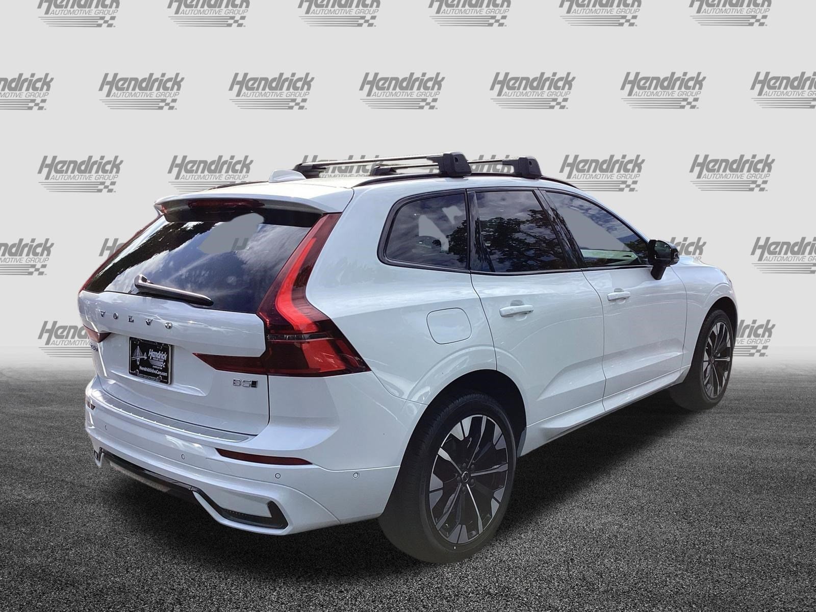 2026 Volvo XC60 Plus photo 3