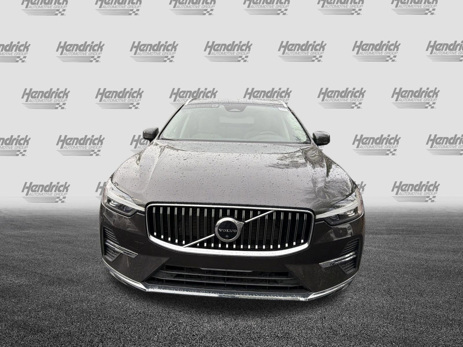 2023 Volvo XC60 Plus Bright Theme photo 2