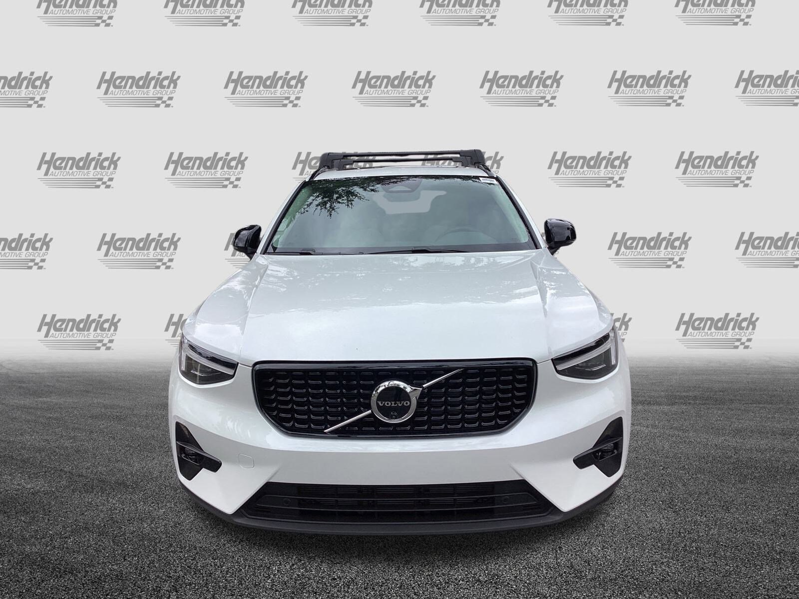 2026 Volvo XC40 Plus photo 3