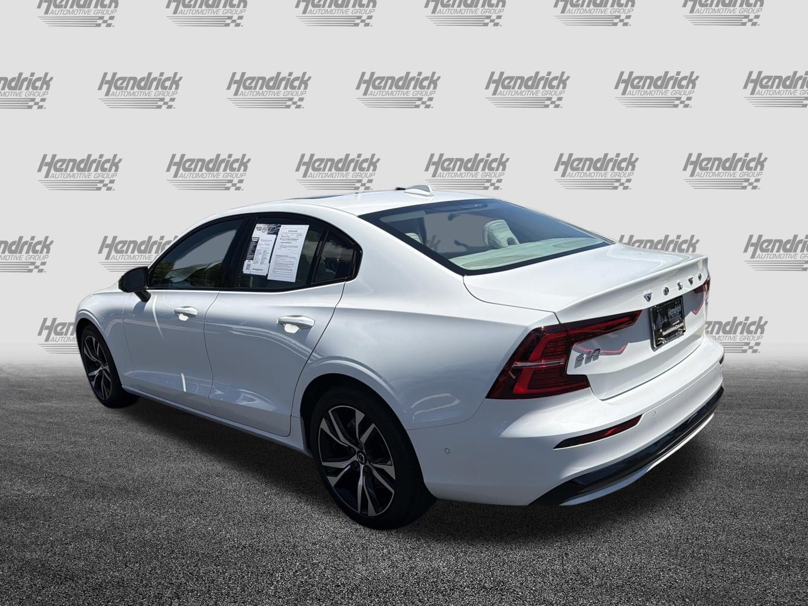 Volvo S60 Plus Dark Theme