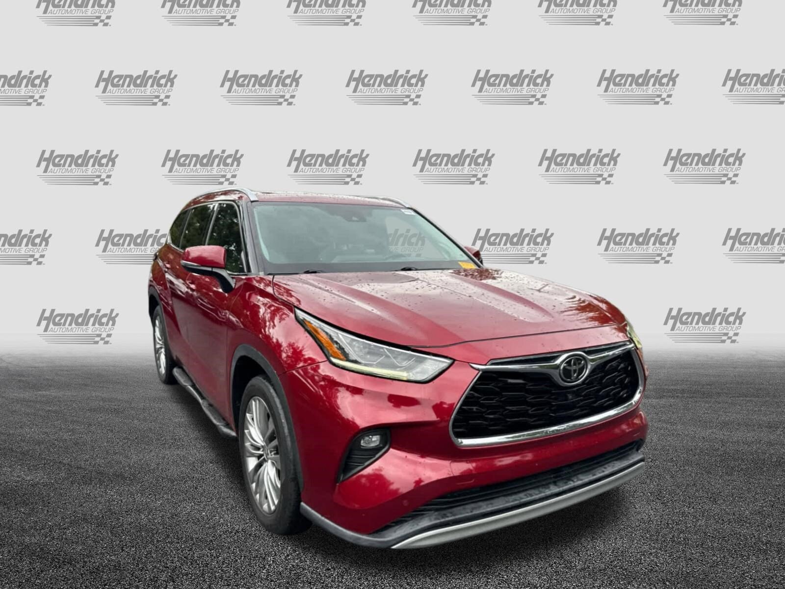 2020 Toyota Highlander LE photo 2