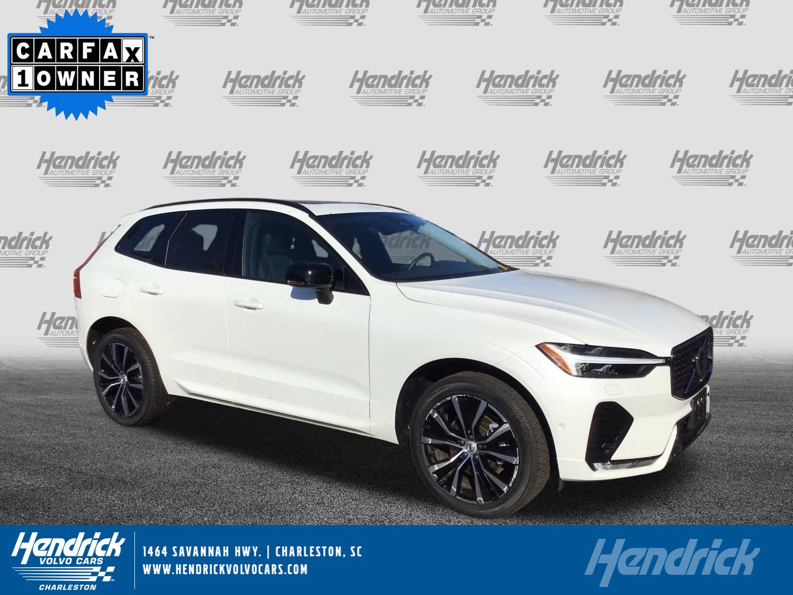 2025 Volvo XC60 Plus's photo