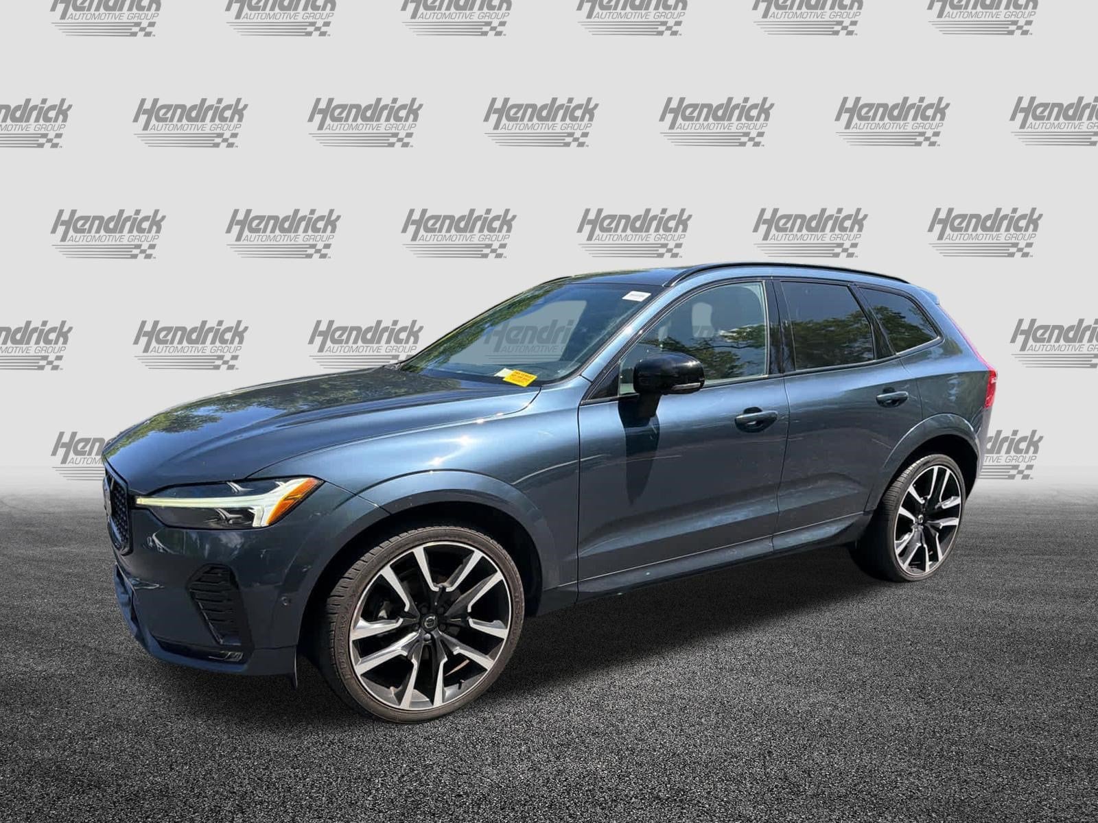 2023 Volvo XC60 Ultimate Dark Theme photo 5