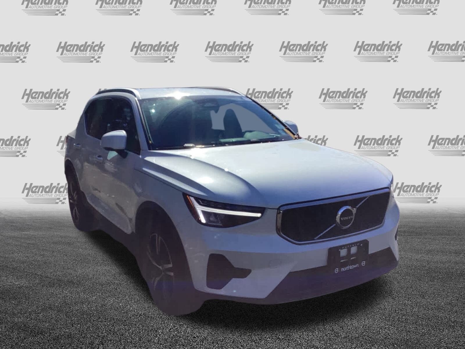 2023 Volvo XC40 Core photo 3