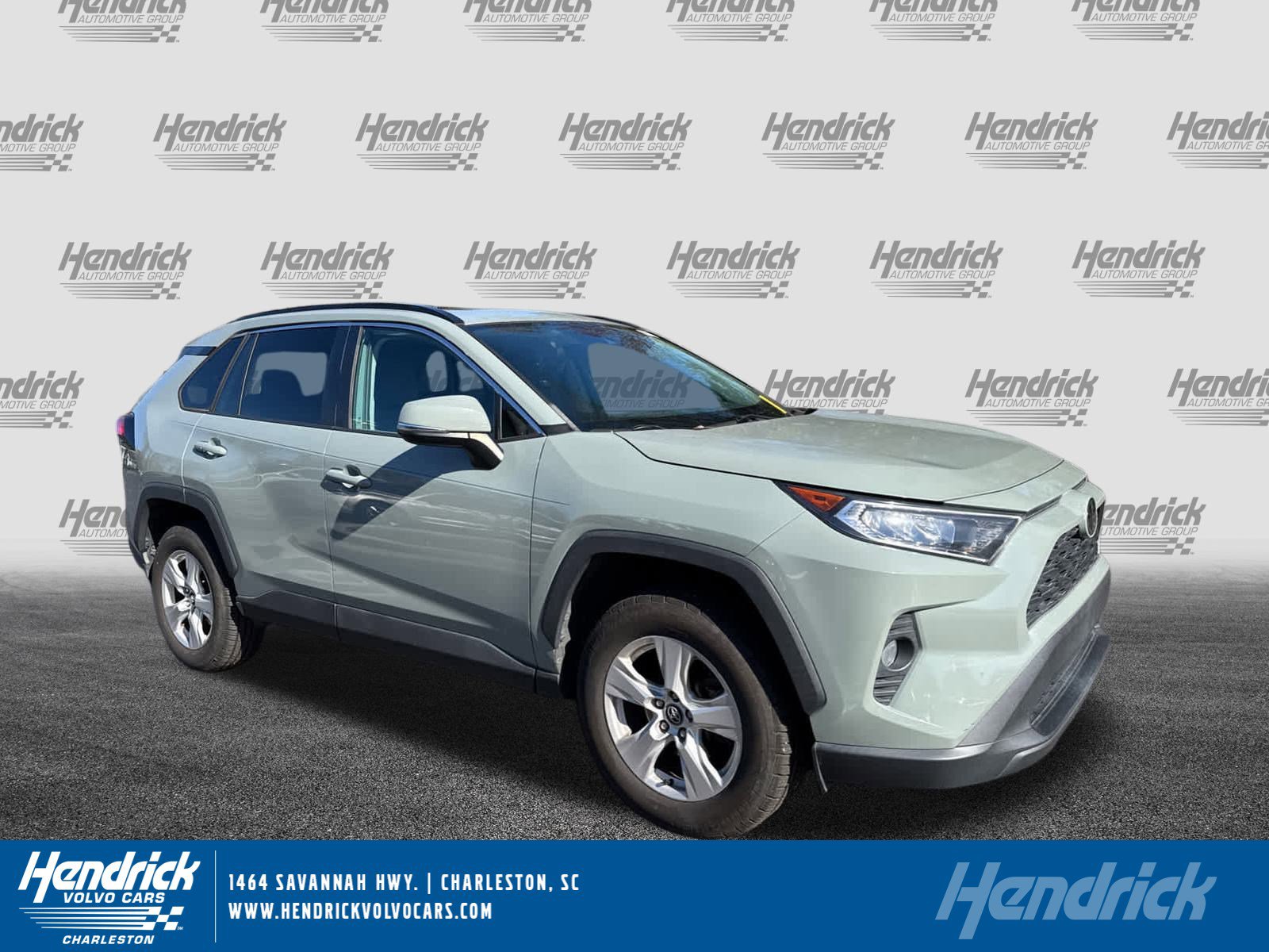 2021 Toyota RAV4 XLE's photo