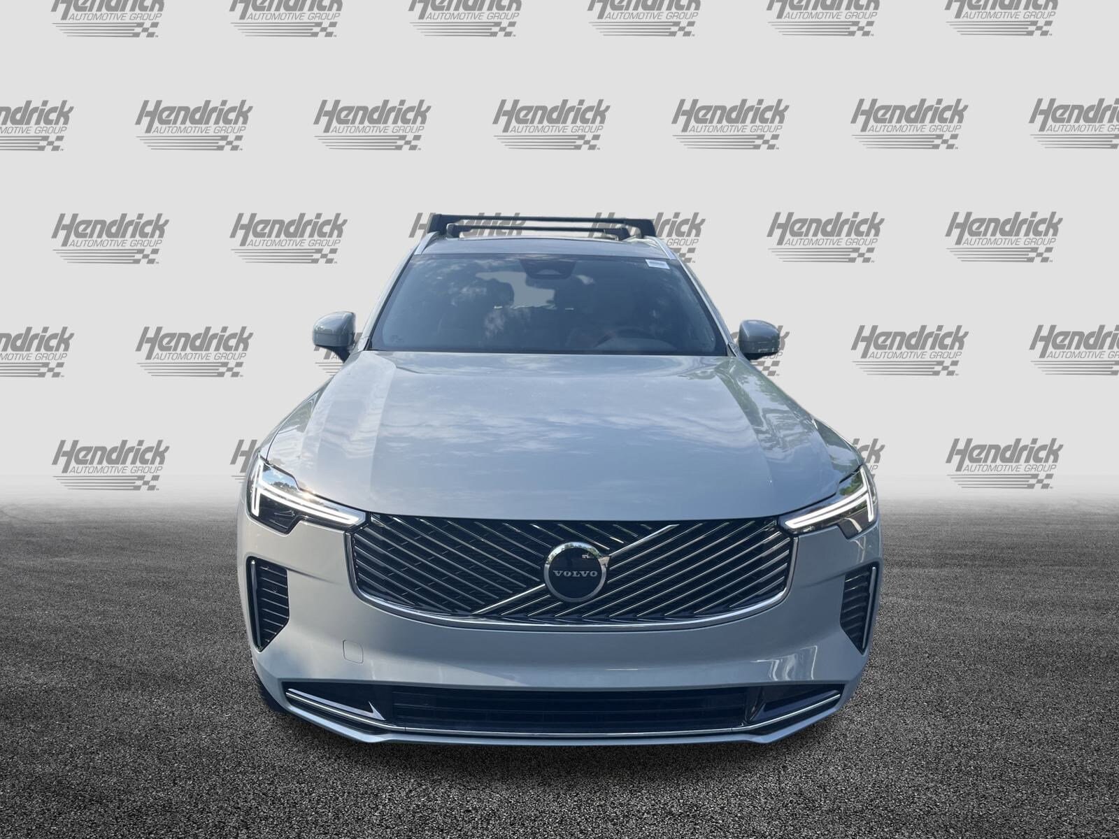 2025 Volvo XC90 Core photo 3