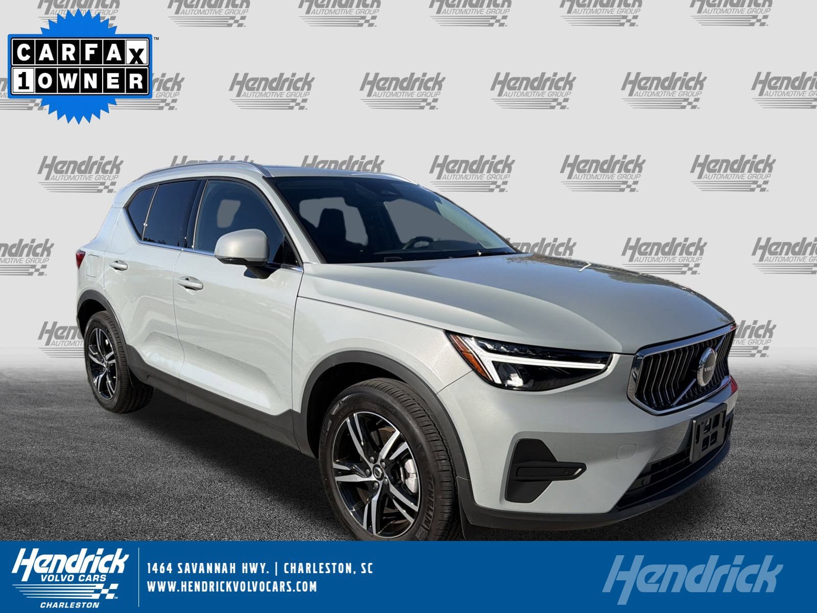 2025 Volvo XC40 Core's photo