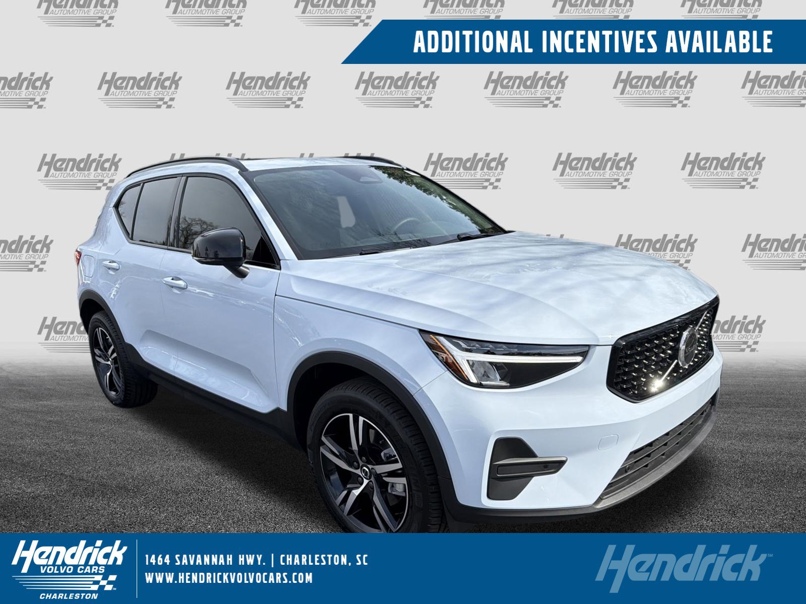 2026 Volvo XC40 B5 Core Dark AWD's photo