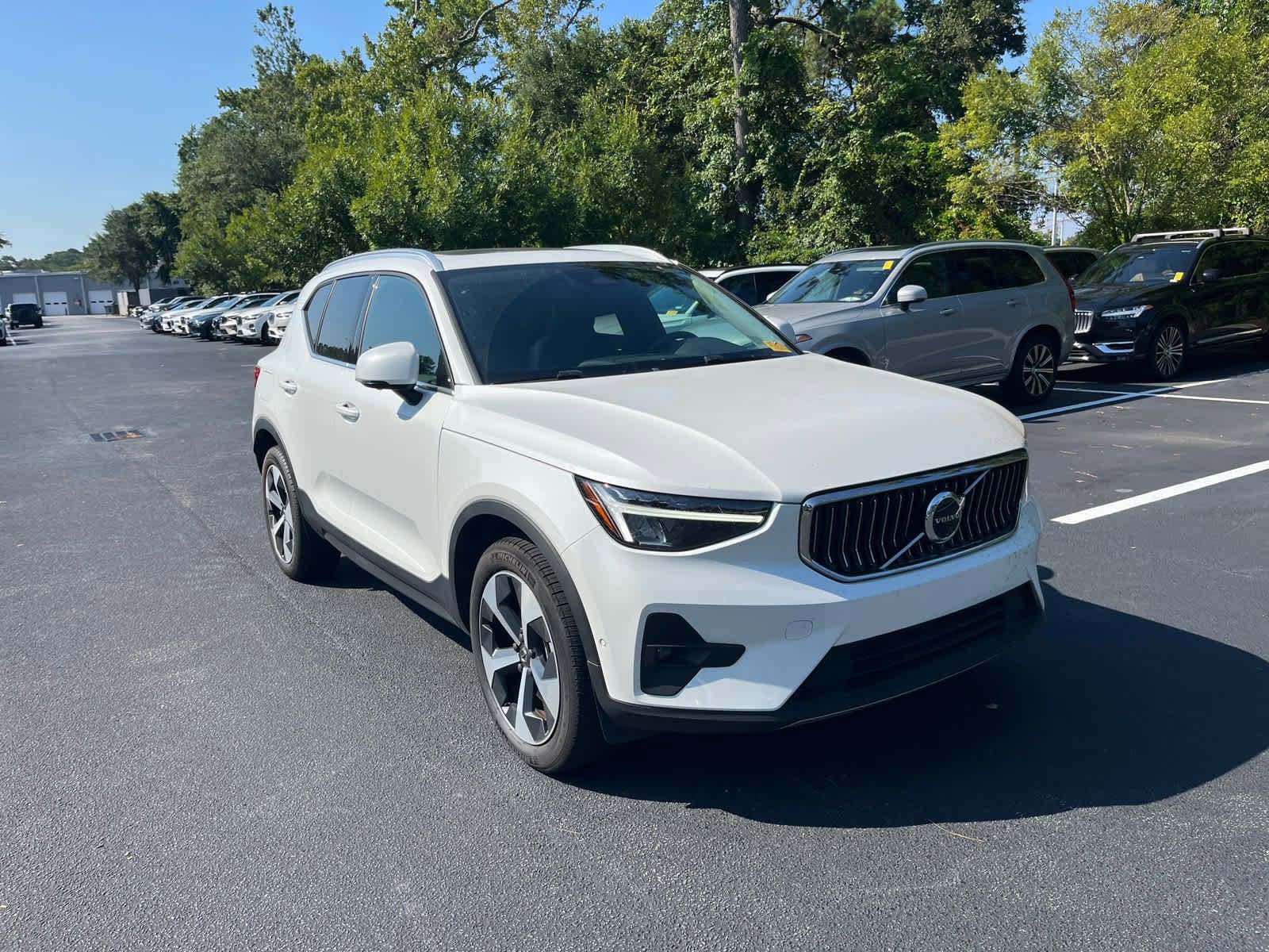 2025 Volvo XC40 Plus Bright Theme