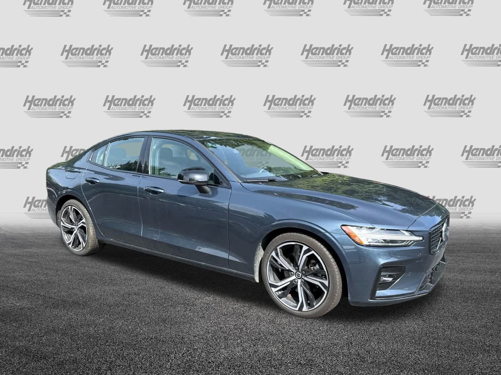 2025 Volvo S60 Core photo 2