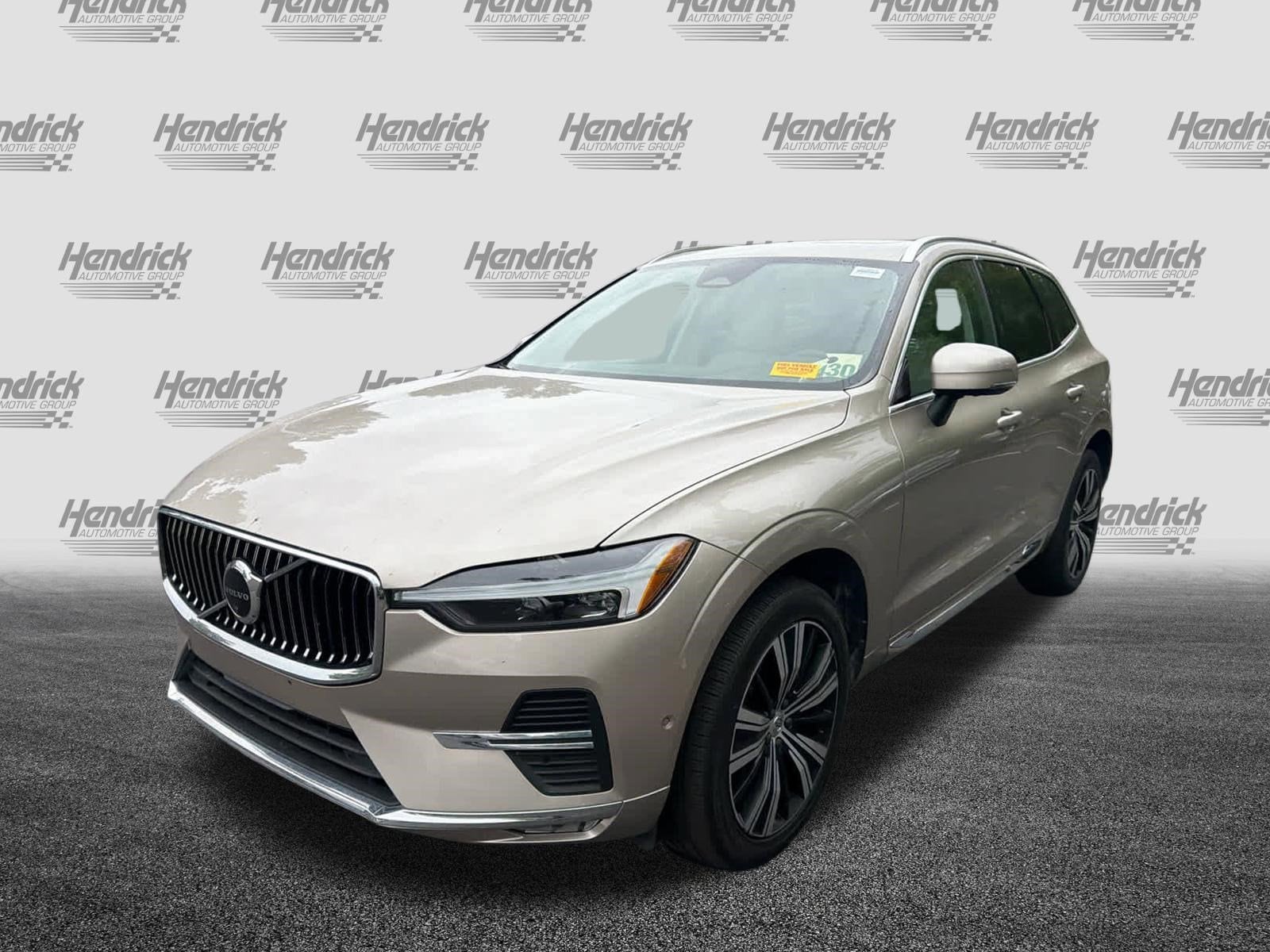 2023 Volvo XC60 Plus Bright Theme photo 5