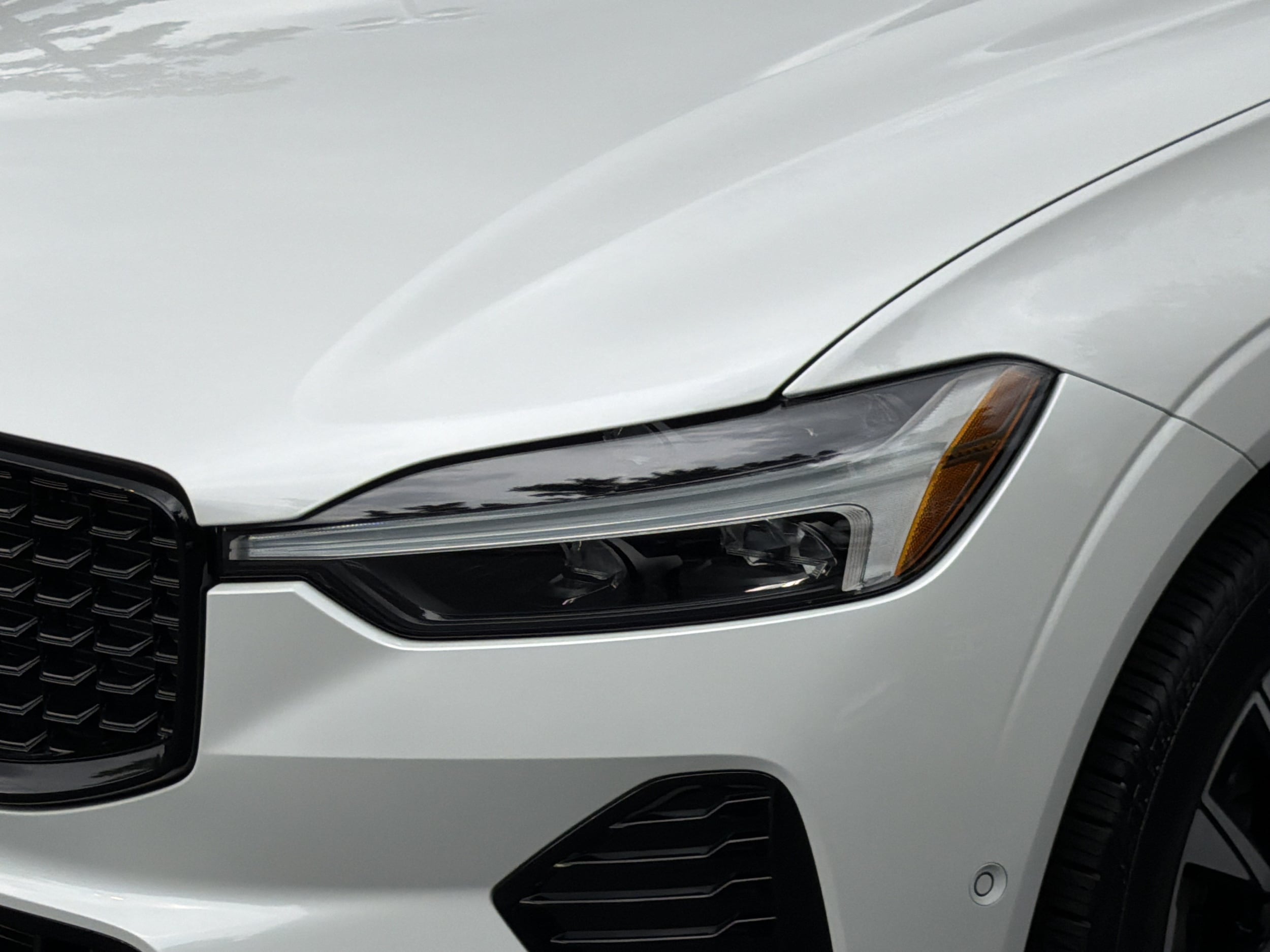 Volvo XC60 Plus Dark Theme
