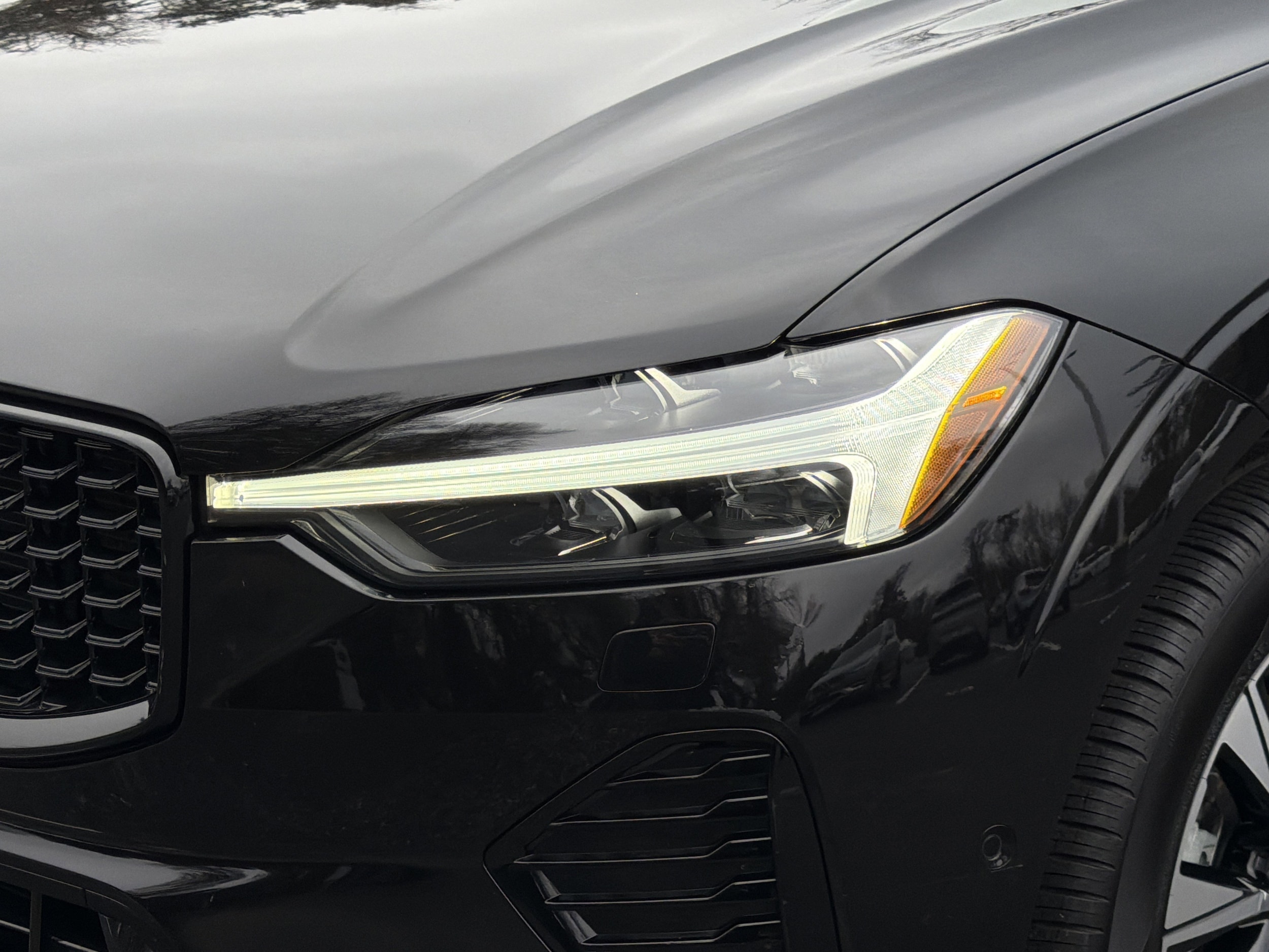 2025 Volvo XC60 Plus photo 5