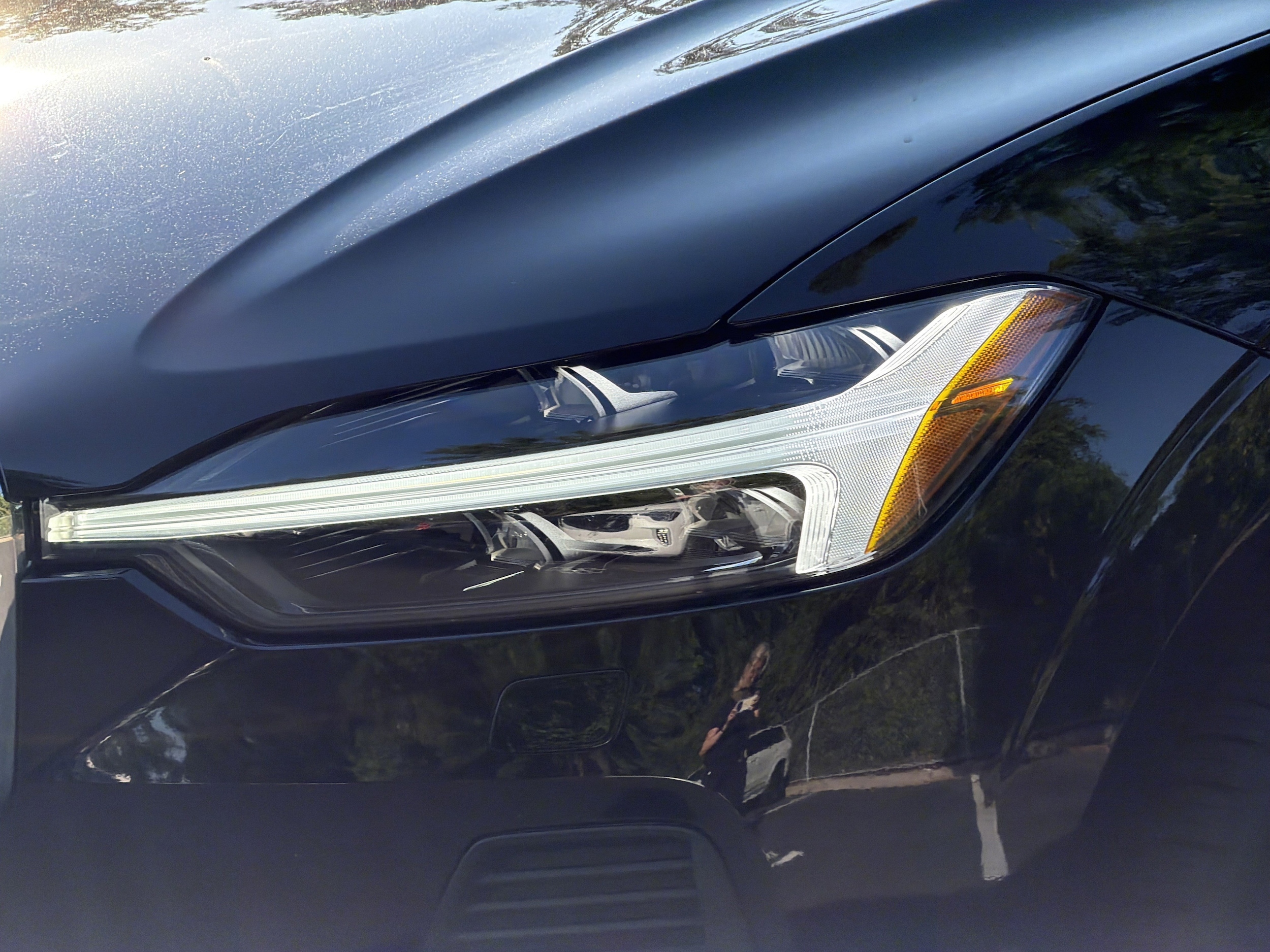 2022 Volvo XC60 Momentum photo 5