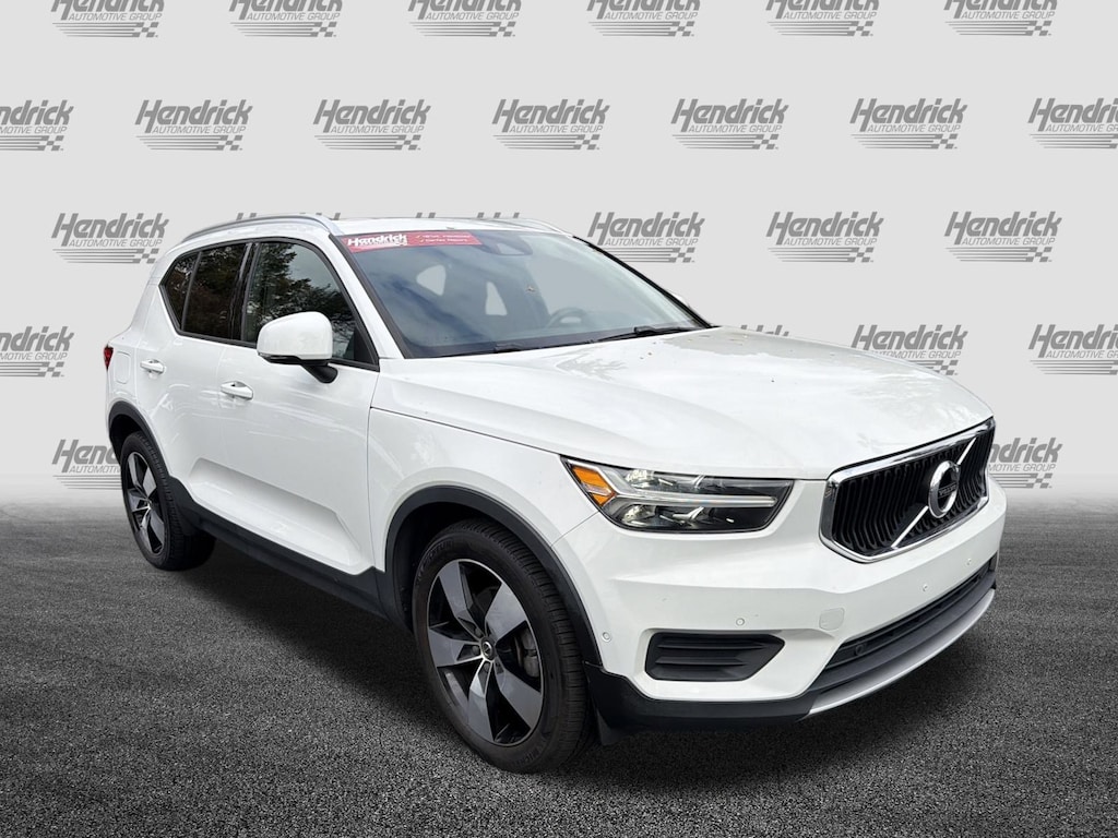 Used 2019 Volvo XC40 Momentum SUV